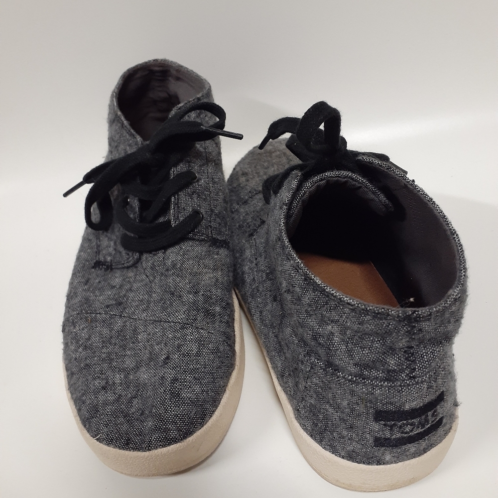 Tom's sneakers